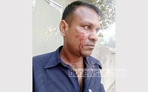 পাবনায় পুলিশ পেটালেন ছাত্রলীগ নেতা