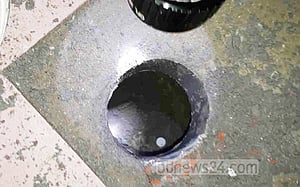 পবায় টয়লেটের সুড়ঙ্গে ফেনসিডিল, নারী আটক