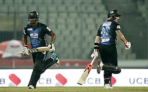 চার্লস-ম্যাককালাম ঝড়ে ফাইনালে রংপুর