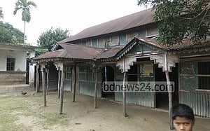 ছায়েদুল হকের ভিটায় ভাঙা টিনের ঘর