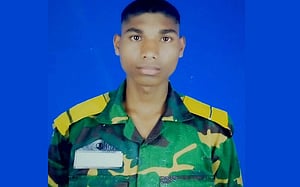 রৌমারীতে ট্রলির ধাক্কায় সেনাসদস্য নিহত
