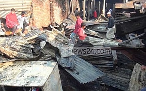 ভৈরবে আগুন লেগে পুড়ে গেছে ২৫ মাছের আড়ৎ