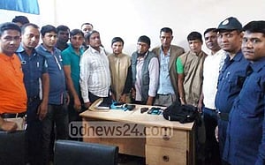 নরসিংদীতে পুলিশের পোশাকসহ আটক ৪