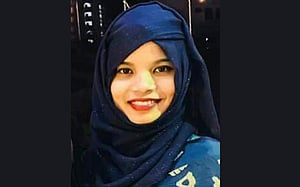 হিমছড়িতে সড়ক দুর্ঘটনায় ঢাবি ছাত্রী নিহত