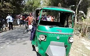 ঠাকুরগাঁওয়ে অটোরিকশা উল্টে নানি-নাতনি নিহত