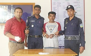ঝিনাইগাতীতে দণ্ডপ্রাপ্ত আসামির ধারালো ছুরিকাঘাতে ওসি আহত