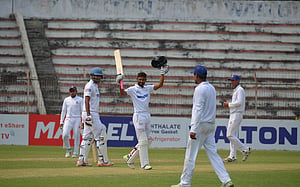 মার্শালের সেঞ্চুরি, হলো না মোশাররফের