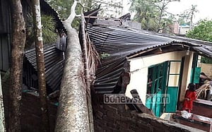 ভোলায় ঝড়ে লণ্ডখণ্ড, নৌকা ডুবে মাঝি নিহত
