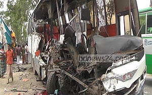 গাইবান্ধায় বাস-ট্রাক সংঘর্ষে নিহত ৪