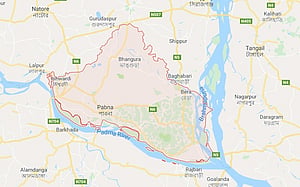 পাবনায় গাছে ধাক্কা খেয়ে বাইক আরোহী স্বামী-স্ত্রী নিহত