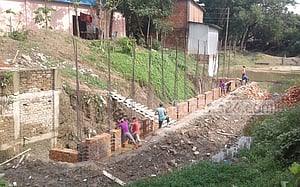 ফরিদপুরে খাল দখল করে চলছে নির্মাণকাজ