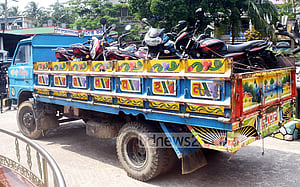 গাইবান্ধা থেকে ১২টি চোরাই মোটরসাইকেল উদ্ধার