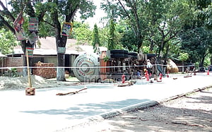 বাগেরহাটে উল্টে পড়া এলপিজি ট্যাঙ্কার উদ্ধার