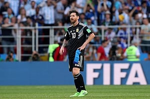 ‘মেসি মারাদোনা নয়, একা বিশ্বকাপ জিততে পারবে না’