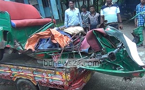 নোয়াখালীতে বাস-অটো সংঘর্ষে নিহত ৩