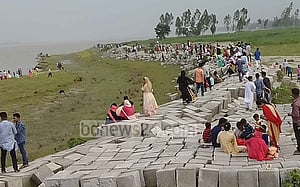 ‘যমুনা তীরে সমুদ্র সৈকতের আমেজ মেলে’