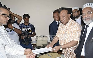সিটি নির্বাচন: রাজশাহীতে বিএনপি প্রার্থী বুলবুলের মনোনয়নপত্র সংগ্রহ