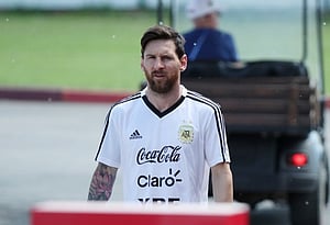 ‘এক নয় বার্সেলোনা আর আর্জেন্টিনার মেসি’