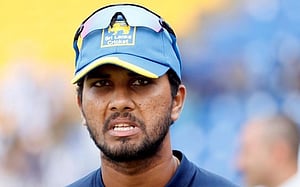 নিষেধাজ্ঞার খাঁড়া নিয়েও শ্রীলঙ্কা দলে চান্দিমাল