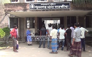 সুন্দরবন থেকে হরিণসহ দুই চোরা শিকারি আটক