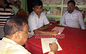 প্রধান শিক্ষকের বিরুদ্ধে সরকারি বই বিক্রির অভিযোগ