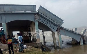 দুইবার সরিয়েও রক্ষা পেল না স্কুলটি