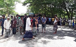 হবিগঞ্জে বাসচাপায় শিশু নিহত, মহাসড়কে বিক্ষোভ