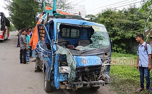 নোয়াখালীতে পিকআপ-অটোর সংঘর্ষে নিহত ২