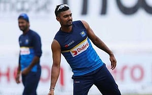 ছিটকে গেলেন গুনাথিলাকা, ফিরলেন শেহান জয়াসুরিয়া