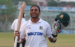তুষারের জোড়া সেঞ্চুরি, আফিফের ৭ উইকেট