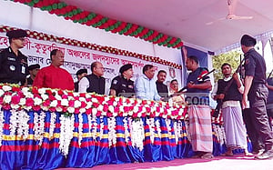 কক্সবাজারে ৪৩ জলদস্যুর আত্মসমর্পণ