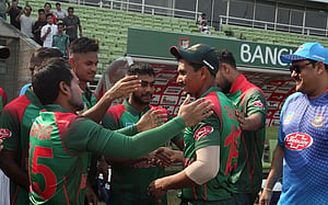 ‘বুড়ো’ বয়সে অভিষিক্ত ফজলে রাব্বি