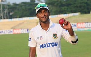 খালেদের পর অনিকের ৫ উইকেট