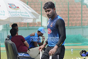 কেন্দ্রীয় চুক্তিতে ফিরলেন ইমরুল