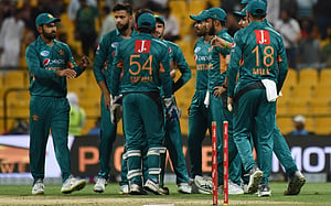 শেষ বলের জয়ে সিরিজে এগিয়ে পাকিস্তান