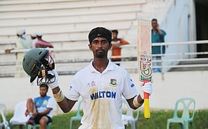 নাঈমের ৪ উইকেটের পর সাদিকুরের সেঞ্চুরি