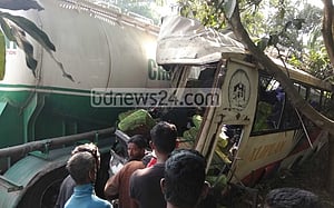 নাটোরে বাস-লরি সংঘর্ষে নিহত ২