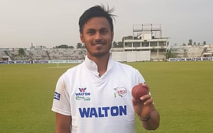 আবু হায়দারের ৬ উইকেট, সানজামুলের ৮ রানের আক্ষেপ