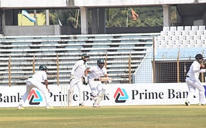অনেক নাটকের পর রোমাঞ্চকর ম্যাচ ড্র আলোকস্বল্পতায়