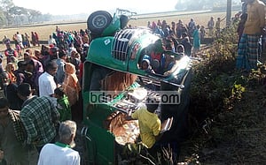 নেত্রকোণায় সড়ক দুর্ঘটনায় মা-ছেলে নিহত