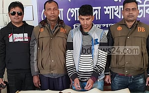 বেলকুচিতে অস্ত্রসহ যুবক গ্রেপ্তার