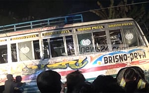 নোয়াখালীতে বাস খাদে, নিহত ২