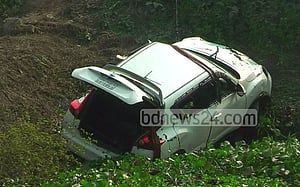 নারায়ণগঞ্জ প্রাইভেটকার খাদে, যুবলীগ নেতাসহ নিহত ৪