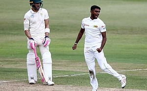 এম্বুলদেনিয়ার অভিষেক কীর্তির পর ম্যাচে রোমাঞ্চ