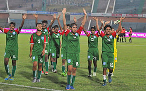 আরব আমিরাতকে হারিয়ে শুরু বাংলাদেশের