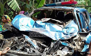 সাতক্ষীরায় বাস-কভার্ডভ্যান সংঘর্ষ, ওসিসহ আহত ৫
