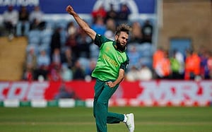 তাহিরের স্পিন ভেল্কি