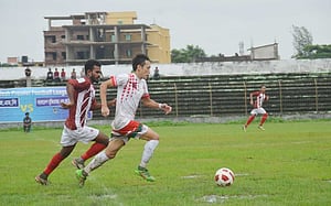 বৃষ্টিতে বসুন্ধরা কিংস-আরামবাগ ম্যাচ স্থগিত, জয়ে ফিরল মুক্তিযোদ্ধা