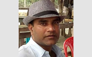 পাবনায় ট্রেনে কাটা পড়ে শিক্ষক নিহত