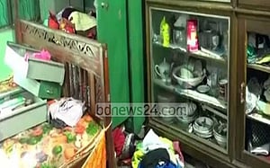 বরগুনায় নয়ন বন্ডের বাসা থেকে জমির দলিল-গয়না চুরি